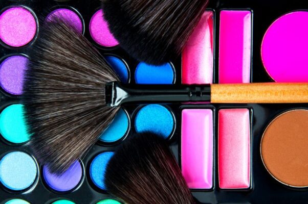MakeUp Palette Is Perfect For Travel