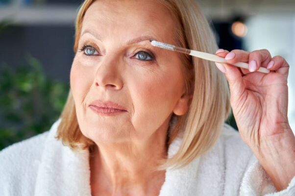 woman applying makeup