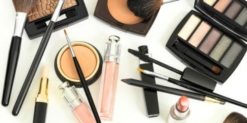 6-Step Glowy Summer Makeup Look for Mature Skin – Easy & Quick Guide