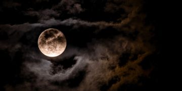 Balancing Masculine And Feminine Energy: The Full Moon’s Powerful Impact On Vitality