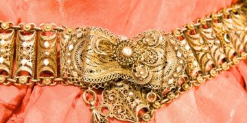 3 Game-Changing Midlife Fashion Hacks To Slim Your Silhouette