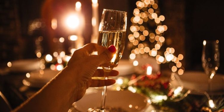 6 Empowered Ways Newly Single Women Can Thrive During The Holiday Season 6 Empowered Ways Newly Single Women Can Thrive During The Holiday Season