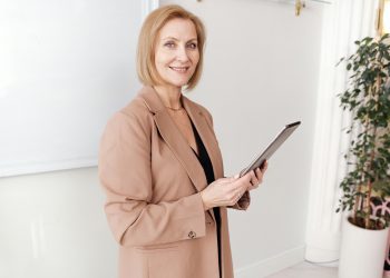 Why Ebooks Are The Best Reading Format For Women Over 50