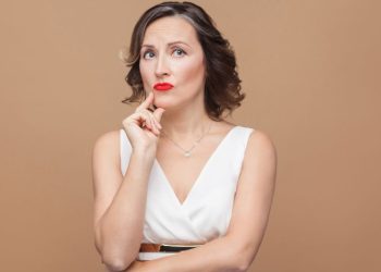 How To Dress To Disguise Your Tummy: 2 Style Tips For Perimenopausal Women