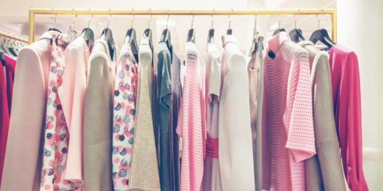 3 Perimenopause Fashion Tips: Elegantly Hide Your Belly Without Compromising Style 3 Perimenopause Fashion Tips: Elegantly Hide Your Belly Without Compromising Style