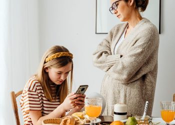 How To Respond To Criticism Without Losing Yourself: 4 Steps To Build Emotional Intelligence