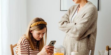 How To Respond To Criticism Without Losing Yourself: 4 Steps To Build Emotional Intelligence