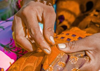 How To Wear Prints During Menopause Without Looking Bigger: 5 Proven Styling Tricks To Look Slimmer