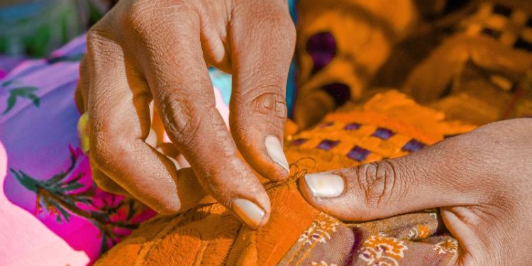 How To Wear Prints During Menopause Without Looking Bigger: 5 Proven Styling Tricks To Look Slimmer How To Wear Prints During Menopause Without Looking Bigger: 5 Proven Styling Tricks To Look Slimmer