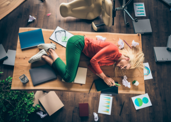 How To Declutter Your Mind: 3 Powerful Strategies For Greater Clarity In Midlife How To Declutter Your Mind: 3 Powerful Strategies For Greater Clarity In Midlife