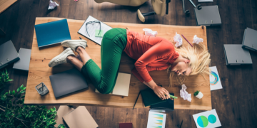 How To Declutter Your Mind: 3 Powerful Strategies For Greater Clarity In Midlife