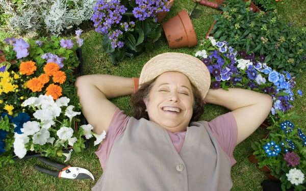 Low Maintenance Gardening In Midlife: Keep The Beauty Without Breaking Your Back Low Maintenance Gardening In Midlife: Keep The Beauty Without Breaking Your Back