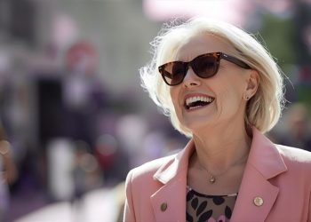 A Style Guide To Modern Sunglasses For Confident, Ageless Women