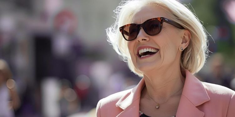 A Style Guide To Modern Sunglasses For Confident, Ageless Women A Style Guide To Modern Sunglasses For Confident, Ageless Women