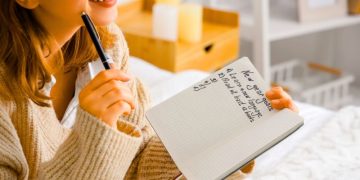 Midlife Reinvention Mindset: How To Prepare For Your Next Chapter Before The New Year Begins