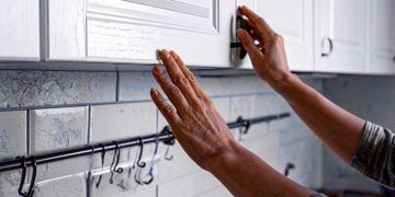 9 Things To Know About Choosing Kitchen Cabinets For Midlife Women