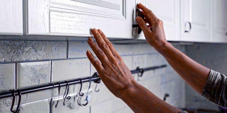 9 Things To Know About Choosing Kitchen Cabinets For Midlife Women