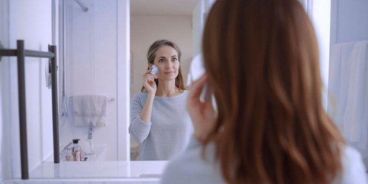 Facial Tools for Mature Skin: What Actually Belongs in Your Routine Facial Tools for Mature Skin: What Actually Belongs in Your Routine