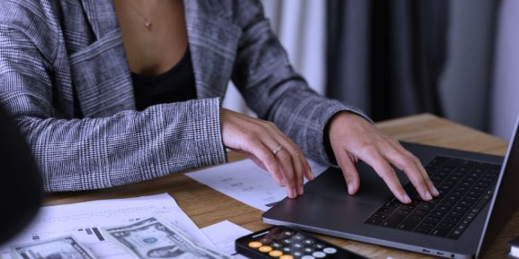 Building Wealth After 50: The Financial Habits That Matter Now